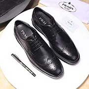  PRADA普拉達 中碼以下建議拿小一碼：男碼38/4445可以定做 等級： 材料：頭層訂制牛皮 不染色小牛皮內里 牛皮踮腳 原版橡膠大底 款式類別：商務皮鞋 隨意出入各種場合 百搭舒適 顏色：黑色