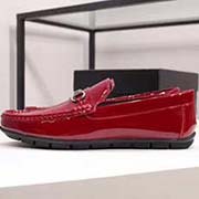  GUCCI 古奇專柜同款高品質休閑豆豆鞋 鞋面采用進口漆皮 內里采用高等進口環保豬皮 和舒適超軟耐磨橡膠大底 代工級別工藝 真正的 品質 非市場一般品質 碼數 38-43