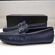  普拉達 PRADA 專柜同款豆豆鞋 1:1高等原版復刻 做工精致嚴謹 細節無可挑剔 原廠進口十字紋牛皮 超耐磨防滑橡膠大底 頭層豬皮內里 高等高等貨 質量無與倫比。38-44碼 黑蘭兩色