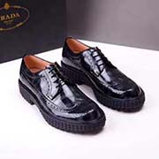  獨(dú)家純手工定制高等貨 PRADA 普拉達(dá)歐洲專柜私人訂制款 真正 高等品質(zhì) 鞋面采用原廠進(jìn)口高等漆皮 頭層牛皮全包內(nèi)里 進(jìn)口抗壓頭層羊皮鞋墊 專柜特供個(gè)性新潮新型TPR立體鞋底 鞋底具有抗磨抗折防滑