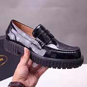  獨家純手工定制高等貨 PRADA 普拉達歐洲專柜私人訂制款 真正 高等品質 鞋面采用原廠進口高等漆皮 頭層牛皮全包內里 進口抗壓頭層羊皮鞋墊 專柜特供個性新潮新型TPR立體鞋底 鞋底具有抗磨抗折防滑