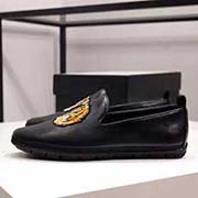  GUCCI 古奇專(zhuān)柜同款高品質(zhì)休閑樂(lè)福鞋 鞋面采用進(jìn)口意大利小牛皮 內(nèi)里采用高等進(jìn)口環(huán)保豬皮 和舒適超軟耐磨橡膠大底 代工級(jí)別工藝 真正的 品質(zhì) 非市場(chǎng)一般品質(zhì) 碼數(shù) 38-43