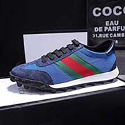 實拍圖。GUCCI古奇官網男士休閑鞋同步款 鞋面選用進口全小牛皮加壓紋 潮流織帶圖案。新元素 古奇官網新圖標 彰顯不俗的氣息 設計簡約套腳款型 超級百搭 內里頭層羊里。古弛原版橡膠底 黑色 藍色/