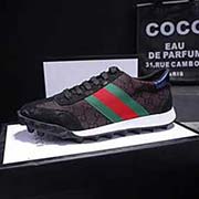 實拍圖。GUCCI古奇官網男士休閑鞋同步款 鞋面選用進口全小牛皮加壓紋 潮流織帶圖案。新元素 古奇官網新圖標 彰顯不俗的氣息 設計簡約套腳款型 超級百搭 內里頭層羊里。古弛原版橡膠底 黑色 藍色/