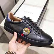 。官網。情侶款 全套包裝 黑色虎頭高等版 此款為小白鞋黑色高等版。請各位老板看清楚我家鞋子的走線。肯定高等『 Gucci 』古奇 Ace Sneakers小白鞋 再次顛覆了傳統小白鞋的設計 N多明星有