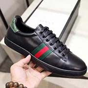 。情侶款 全套包裝 黑色高等基礎(chǔ)版。此款為小白鞋黑色基礎(chǔ)版。請(qǐng)各位老板看清楚我家鞋子的走線。肯定高等『 Gucci 』古奇 Ace Sneakers小白鞋 再次顛覆了傳統(tǒng)小白鞋的設(shè)計(jì) N多明星有演繹過