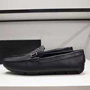  普拉達 PRADA 專柜新款豆豆鞋 高等原版復刻 做工精致嚴謹 細節無可挑剔 原廠進口十字紋牛皮 超耐磨防滑橡膠大底 頭層豬皮內里 高等高等貨 質量無與倫比。38-44碼 黑蘭兩色