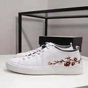  GUCCI 古奇專柜同款高品質休閑鞋 鞋面采用進口意大利小牛皮電腦刺繡 內里采用高等進口環(huán)保豬皮 和舒適超軟耐磨小蜜蜂橡膠大底 代工級別工藝 真正的 品質 非市場一般品質 碼數(shù) 38-43碼