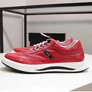  GUCCI 古奇專柜同款高品質休閑鞋 鞋面采用進口意大利小牛皮 內里采用高等進口環保豬皮 和舒適超軟耐磨橡膠大底 代工級別工藝 真正的 品質 非市場一般品質 碼數 38-43碼