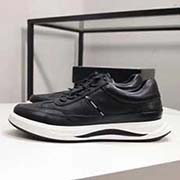  GUCCI 古奇專柜同款高品質(zhì)休閑鞋 鞋面采用進(jìn)口意大利小牛皮 內(nèi)里采用高等進(jìn)口環(huán)保豬皮 和舒適超軟耐磨橡膠大底 代工級(jí)別工藝 真正的 品質(zhì) 非市場(chǎng)一般品質(zhì) 碼數(shù) 38-43碼