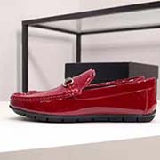  GUCCI 古奇專柜同款高品質休閑豆豆鞋 鞋面采用進口漆皮 內里采用高等進口環保豬皮 和舒適超軟耐磨橡膠大底 代工級別工藝 真正的 品質 非市場一般品質 碼數 38-43