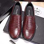  PRADA普拉達 中碼以下建議拿小一碼：男碼38/4445可以定做 等級： 材料：頭層訂制牛皮 鱷魚紋 水染牛皮內里 牛皮踮腳 原版橡膠大底 款式類別：休閑鞋 隨意出入各種場合 百搭舒適 顏色： 色