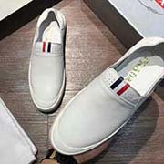  PRADA2018普拉達男士新款上市 源單品質 鞋面采用進口頭層牛皮 透氣真皮內里 精良造型高等品質 原版橡膠耐磨大底 鞋型飽滿 立體感十足 超級百搭 高等不失品味 時尚 新穎標準碼數：38-44