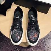 Gucci古奇 男士新小白鞋系列休閑便鞋！官網1：1打造。鞋面采用進口優質牛皮搭配布料 內里采用優質水紋羊里柔軟舒適。挑剔的選料精致的做工給您好的享受。碼數：38-44碼。