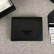 PRADA爆款女士短夾 專柜新同色標志 官網同步 1MV204 黑色同色標志 意大利高等原單十字紋牛皮質感極好 長11.2cm高8.5cm