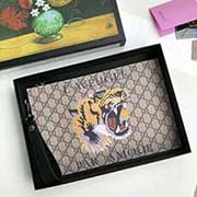 原單出品 虎頭印花GG Supreme高等帆布手包 圖案已成為品牌標志之一 印花裝飾于 纖薄手包的中央 可拆卸意大利皮制腕帶 w30xh20xd1.5cm 473904虎頭黑皮