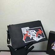  2NG005印圖機器人 PRADA手拿包 官網同步 意大利高等壓紋牛皮質感極好走線 長28高18cm 印圖機器人黑色