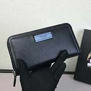  1ML317 燙壓Logo PRADA單拉鏈錢包 官網同步 代工號224內碼 意大利高等鹿紋牛皮質感極好 長19 高10.5寬2.8cm 鹿紋牛皮黑配古藍