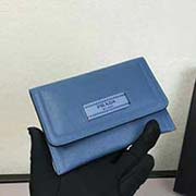  1ND009燙壓嘜頭 PRADA中夾名片小卡包 官網(wǎng)同步 意大利代工號(hào)85N內(nèi)碼 意大利高等壓紋牛皮質(zhì)感極好走線 長(zhǎng)14.5高10cm 鹿紋牛皮鈷蘭