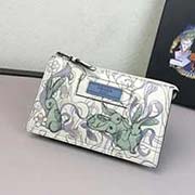  1ND009綠兔印圖 PRADA手拿包 官網同步 意大利高等壓紋牛皮質感極好走線 長19.5高11.7cm 米白皮綠兔