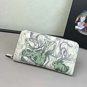  1ML506綠兔印圖 PRADA拉鏈包 官網同步 意大利代工號224內碼 意大利高等壓紋牛皮質感極好走線 長19.5高11cm寬3cm 米白皮綠兔