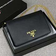 PRADA女士新款單肩斜挎包 可拆卸鏈式肩帶 內(nèi)里配有可拆卸鏡子 專柜新款式 官網(wǎng)同步 1BP006 黑色散字嘜 意大利高等原單十字紋牛皮質(zhì)感極好 進口厚金電鍍純銅五金配件 長18cm高11.5c