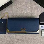 原單代買級 PRADA女士翻蓋錢夾 配鏈條和兩個信用卡插袋的可拆卸證章夾 專柜新款式 官網同步 1MH132 寶藍長包條五金 意大利高等原單十字紋牛皮質感極好 進口黃銅厚金電鍍金屬五金配件 質量手感
