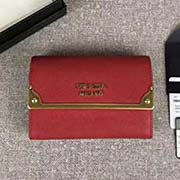 PRADA女士短款翻蓋錢夾 專柜新款式 官網同步 1MH840 大紅長包條五金 意大利高等原單十字紋牛皮質感極好 進口黃銅厚金電鍍金屬五金配件 質量手感一流 長12cm高8.5cm
