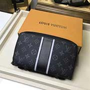 M61698 大號(hào)錢夾在容量上足可與