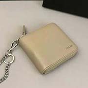  2ML221 一行白叻五金 PRADA短款單拉鏈錢包可放大鈔票 官網同步 意大利高等壓紋牛皮質感極好 長11.5x 高10.5x寬2.5cm全開23cm! 壓紋牛皮裸粉