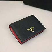  1MV204散字五金 PRADA卡包 官網(wǎng)同步 代工號62E內(nèi)碼 意大利高等鹿紋牛皮質(zhì)感極好進口螺紋內(nèi)里 長11.5高9寬3cm全開19cm. 鹿紋黑配大紅