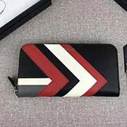 PRADA男士單拉鏈錢(qián)包 專柜新款式 官網(wǎng)同步 2ML317 黑色拼色字嘜 意大利高等原單十字紋牛皮質(zhì)感極好 復(fù)雜拼色設(shè)計(jì) 更加時(shí)尚獨(dú)特