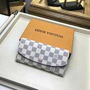 M41625 白格 功能實用且設計華美的 Emilie 錢夾采用柔軟的 Monogram 帆布制成 襯以鮮艷的內襯 氣質極為優雅 多袋式設計和引人注目的造型賦予其無法抗拒的迷人魅力size 19x10