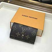 M62630設計小巧精致的鑰匙包 設有六個可系扣六把鑰匙的鎖扣 采用Monogram帆布制造 配襯手袋或公事包 既實用又美觀 10x7cm