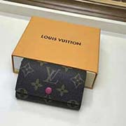 M60701枚紅 設計小巧精致的鑰匙包 設有六個可系扣六把鑰匙的鎖扣 采用Monogram帆布制造 配襯手袋或公事包 既實用又美觀 10x7cm