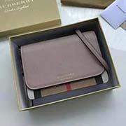 Burberry 柏寶利 原單出品 小肩包手包兩用 細膩柔軟的進口小牛皮搭配格子面料 40681441粉色 19cmx13.5cmx5cm