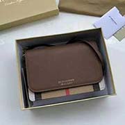 Burberry 柏寶利 原單出品 小肩包手包兩用 細膩柔軟的進口小牛皮搭配格子面料 40681441棕色 19cmx13.5cmx5cm