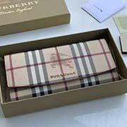 Burberry 柏寶利 原單出品 大面采用經(jīng)典馬仔料 內(nèi)格細膩柔軟的進口小牛皮 40457441粉色 19cmx10cmx2.5cm