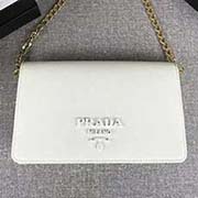 PRADA女士新款空姐包 可拆卸金屬鏈肩帶 磁扣扣合 一個帶有外鏡的小口袋 專柜新款式 官網同步 1BP012 白色 意大利高等原單十字紋牛皮質感極好 原單進口厚金電鍍五金配件 用相同完成的金屬標