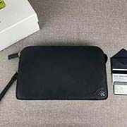 PRADA男士手包 經典升級版 官網同步 2VF056 深藍邊角散字嘜 意大利高等原單十字紋牛皮質感極好 內里進口專用布配納帕牛皮 原廠