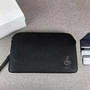 PRADA男士手包 經典升級版 官網同步 2VF056 黑色小公仔 意大利高等原單十字紋牛皮質感極好 內里進口專用布配納帕牛皮 原廠