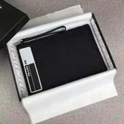 PRADA限量版男士手包 新款式 專柜同步 2NH006 黑色橡膠徽標 高等原單進口尼龍材質牛皮 尼龍襯里 外部橡膠徽標 原單進口拋光鋼質金屬配件 一個帶有徽標的手包就夠你時尚 長28cm高18cm