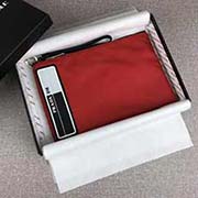 PRADA限量版男士手包 新款式 專柜同步 2NH006 紅色橡膠徽標 高等原單進口尼龍材質牛皮 尼龍襯里 外部橡膠徽標 原單進口拋光鋼質金屬配件 一個帶有徽標的手包就夠你時尚 長28cm高18cm