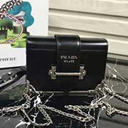 Prada新款1BH018 專柜同步 支持對(duì)比 進(jìn)口小牛皮 內(nèi)里配羊皮 開片珠 銀色五金 165代工瑪 可肩背可手拿兩用款 時(shí)尚百搭款 18x11.5x4cm