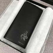 PRADA男士西裝夾 專柜新款式 官網(wǎng)同步 2MV836 黑色小公仔 意大利高等原單十字紋牛皮質感極好 長9.5cm高19cm