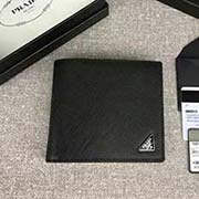 PRADA經典爆款男士短款錢夾 八個卡位 兩個大鈔位 官網同步 2M0513 黑色三角嘜 意大利高等原單十字紋牛皮質感極好 長11cm高9.5cm