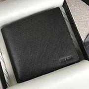 PRADA經典爆款男士短款錢夾 八個卡位 兩個大鈔位 官網同步 2M0513 黑色壓字嘜 意大利高等原單十字紋牛皮質感極好 長11cm高9.5cm