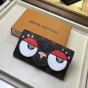 M64464 老花SARAH 錢夾情人節主題設計 可愛的小鳥圖案搭配LV特色元素 為 由Monogram Vernis皮革裁制而成的Sarah錢夾增添趣味與活力 信封式構造 巧妙的內部設計 配有眾多口