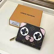 M62310 小狗系列 限量版拉鏈零錢包為都市人提供了理想的選擇 包身精巧緊湊 可以用來(lái)裝零錢 信用卡和折疊起來(lái)的紙幣 即使身上的口袋小 也可輕松地將它放入 11x8x2cm