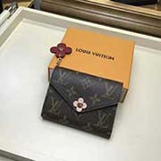 M41938 紫色 小花 小巧的Victorine錢夾是適宜隨身攜帶的上上之選 標志性Monogram帆布搭配多彩皮革內襯 風格時尚 極為實用的設計 12x2x9cm